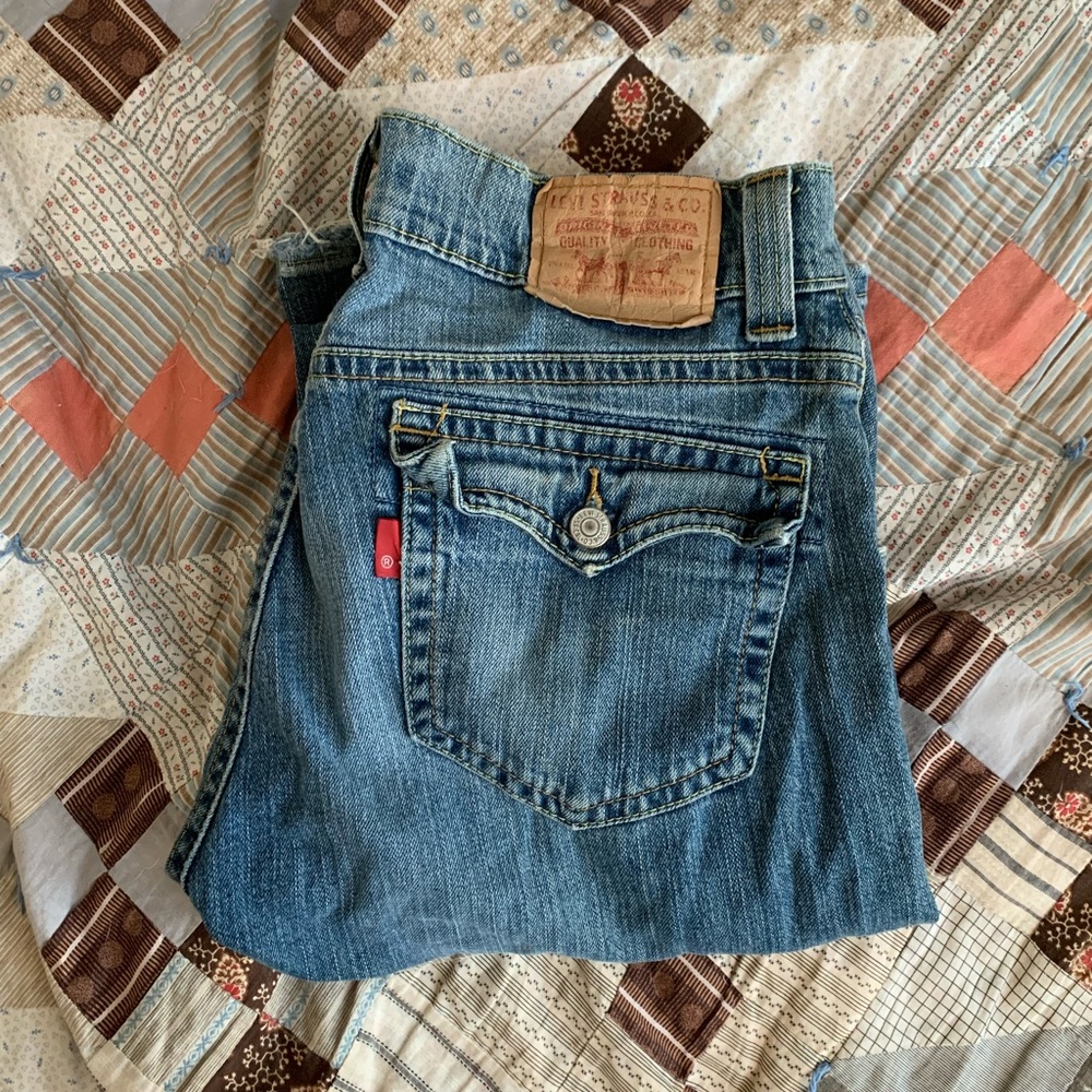 LOW RISE LEVI JEANS